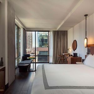 Corner King Room